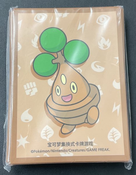 画像1: 中国ランダムギフトボックス限定 スリーブ 【ウソハチ】 (64枚入り) (1)